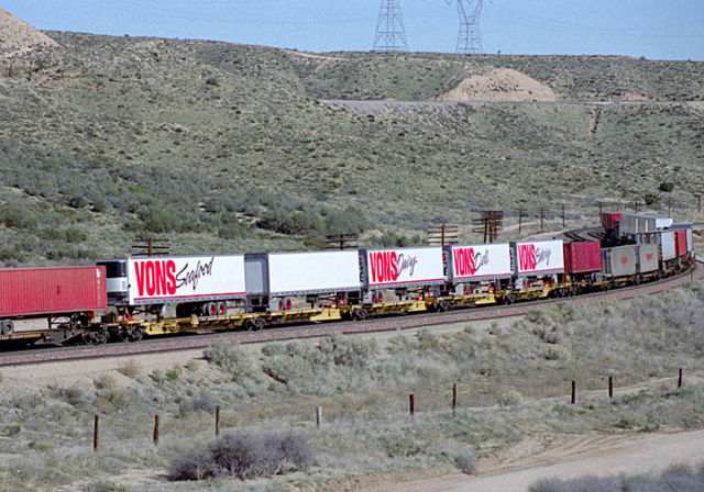 File:Intermodal freight February 1995.jpg