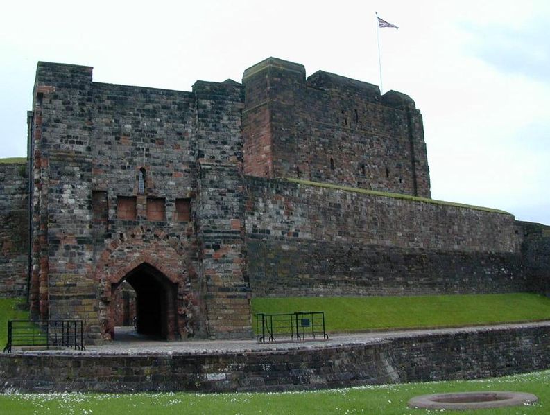 File:Carlisle Castle inner gatehouse, 2005.jpg