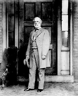 Confederate General Robert E. Lee poses in a late April 1865.jpg