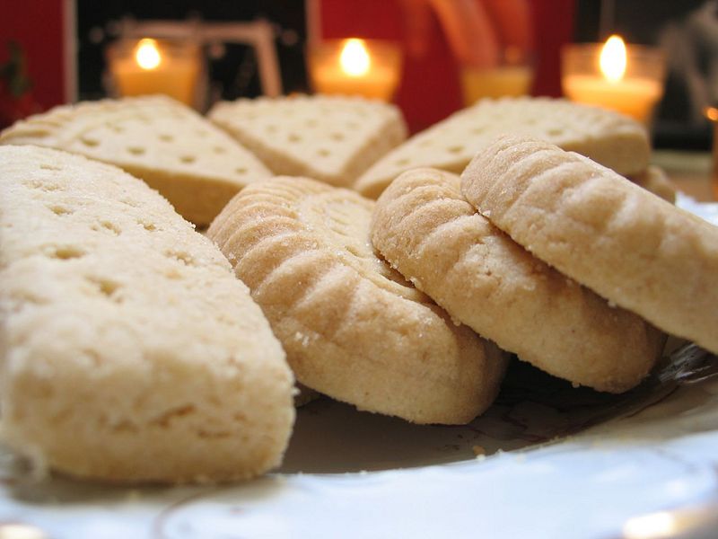 File:Shortbread and candles.jpg