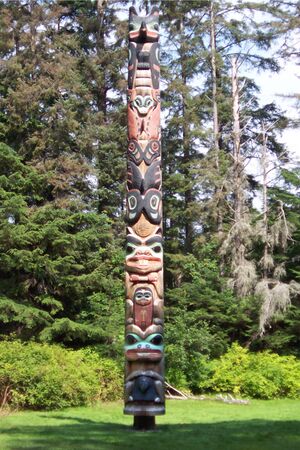 Tlingit K'alyaan Totem Pole August 2005.jpg