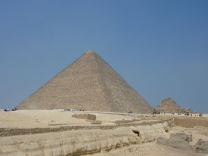 Great Pyramid of Giza, 2011.jpg