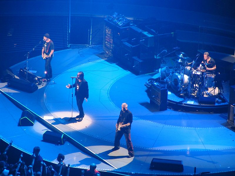 File:U2 Live in Toronto 2005 (1).jpg