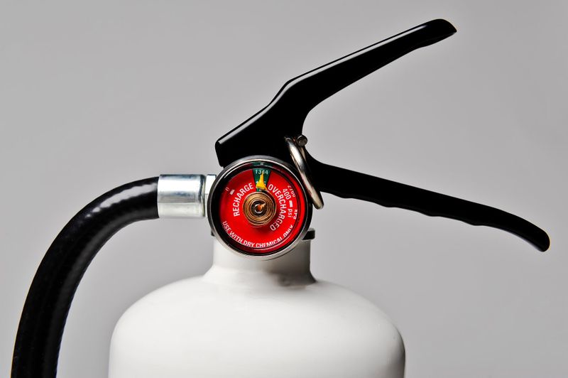 File:Fire extinguisher pressure gauge, from FEMA.jpg