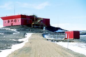 Eureka, Nunavut -- Astro-Lab (04-08-97.jpg