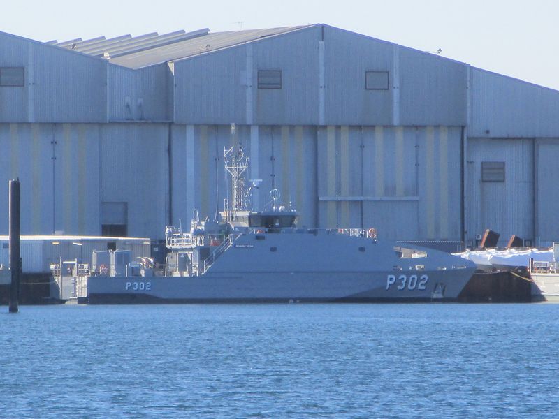 File:VOEA Ngahau Siliva (P302) at Austal shipyards in Henderson, Western Australia, August 2020 01.jpg