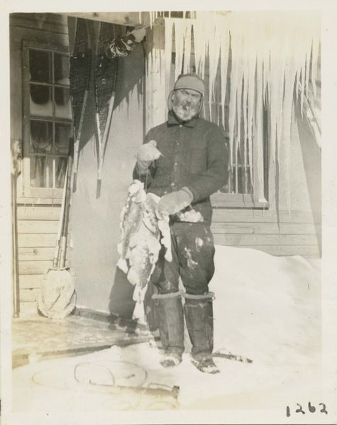 File:Alfred C. Weed, with rock cod - 3000.33.2905.jpg
