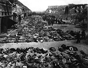 Corpses in the courtyard of Nordhausen concentration camp.jpg