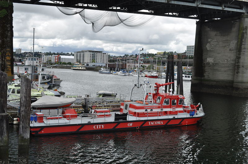 File:Tacoma, WA Fireboat Commencement 01.jpg