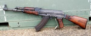 800px-AK-47 type II Part DM-ST-89-01131.jpg