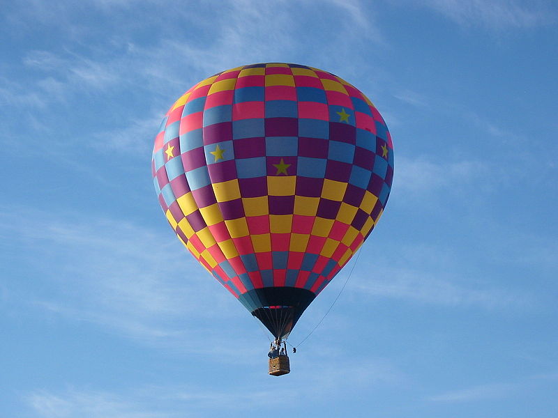 File:Hot air balloon in flight.jpg