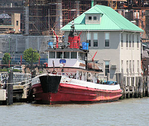 Gov Alfred E Smith fireboat.jpg