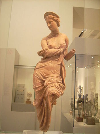 Picture of a statue of a naked woman.